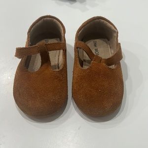 Kids Brown Otter MOMO Shoes Size 6
